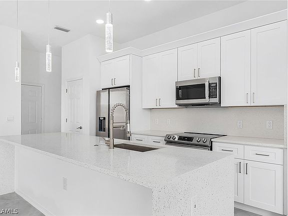 4th image of 305 Kismet Pkwy E