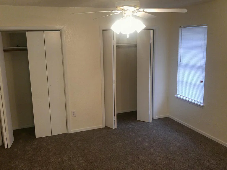 1029 Blue Carriage Ln N — Photo 7