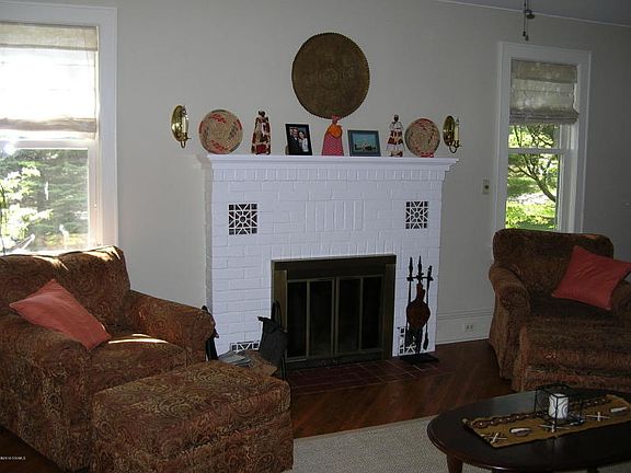 LIVING ROOM #2 - GORGOUS WORKING WOOD BURNING FIREPLACE