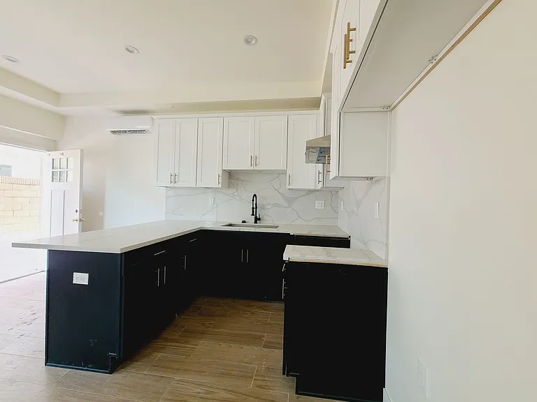 1819 S Manhattan Pl — Photo 12