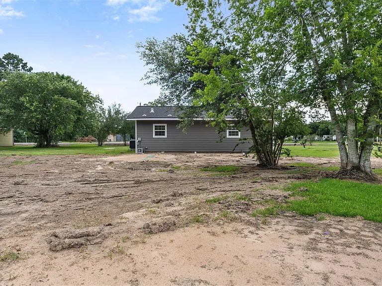 2140 County Road 235 — Photo 15