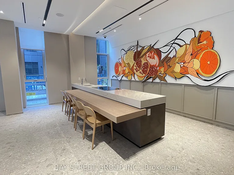 10 Oak St #902 — Photo 21