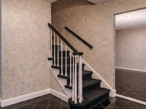 4th image of 52 Yorktown Rd