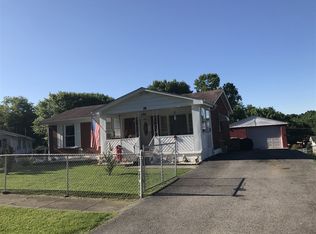 704 Cedarcrest Dr, Vine Grove, KY 40175