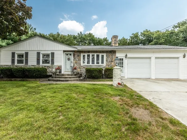 114 Fletcher Cir, Chicopee, MA 01020
