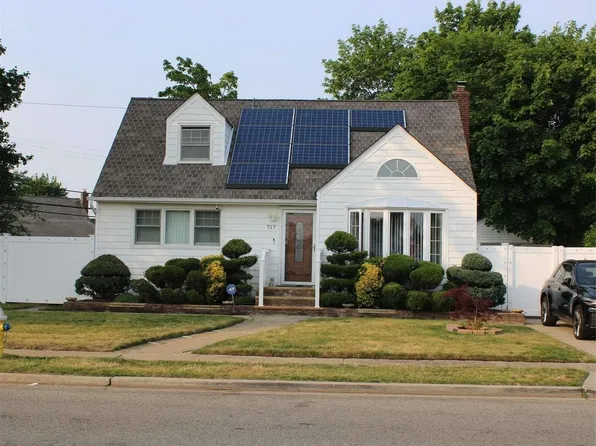 717 Summer Avenue, Uniondale, NY 11553