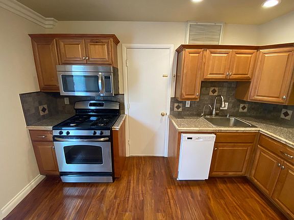 4th image of 1029 Vista Grande St Unit B