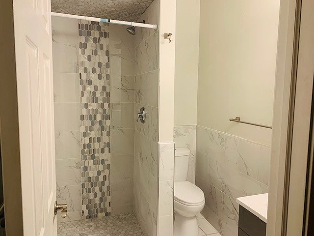 2nd image of 6677 N Northwest Hwy #2S