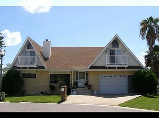 17460 1st St E, Redington Shores, FL 33708