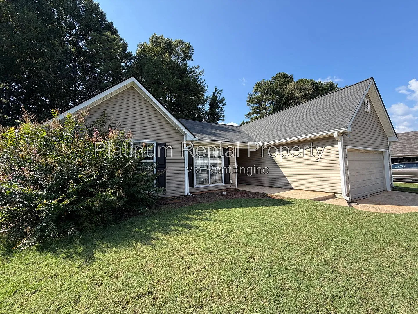 3 bed, 2.0 bath, 1460 sqft, $2,100 — Photo 2