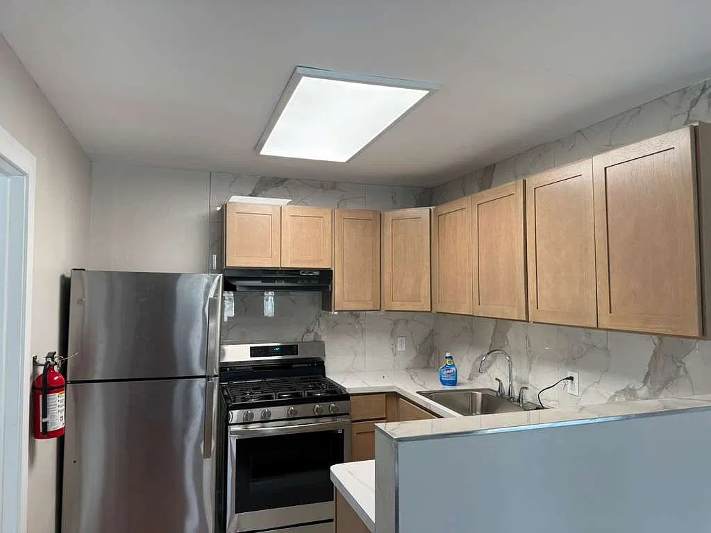 3 bed, 796 sqft, $2,650 — Photo 2