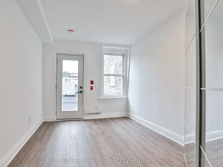548 College St #2F — Photo 8