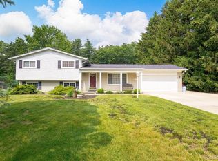 60401 Apache Ln, Washington, MI 48094