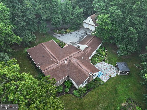 2nd image of 2404 Braddock Rd