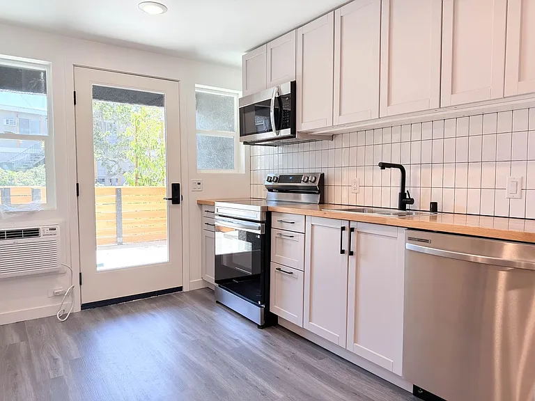 1520 Tyler House — Photo 80