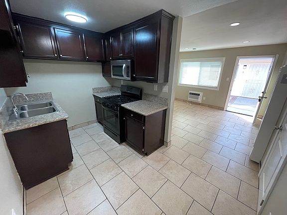 4th image of 1333 W Stoneridge Ct #4