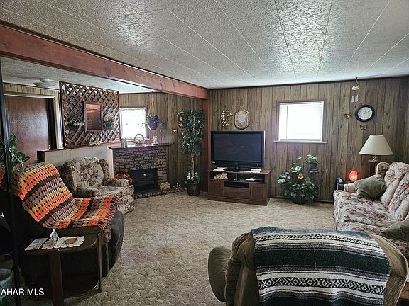2nd image of 132 Boyd St