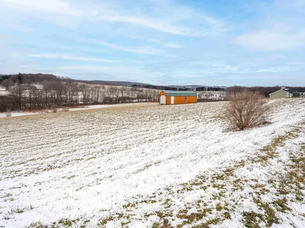 29 Meadow Lark Dr, Bruceton Mills, WV 26525