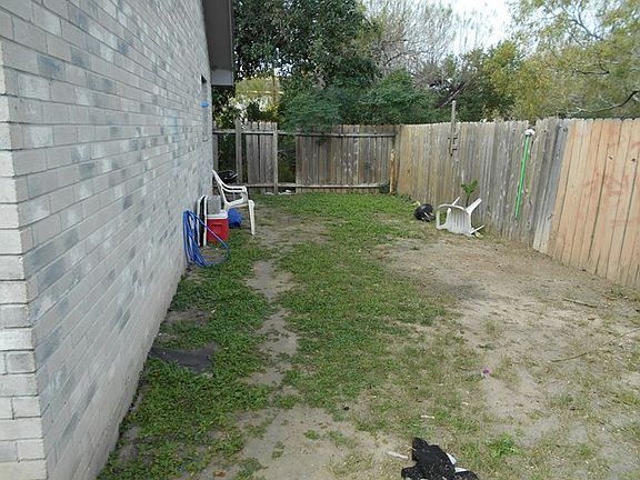 4th image of 1021 E Tom Landry St