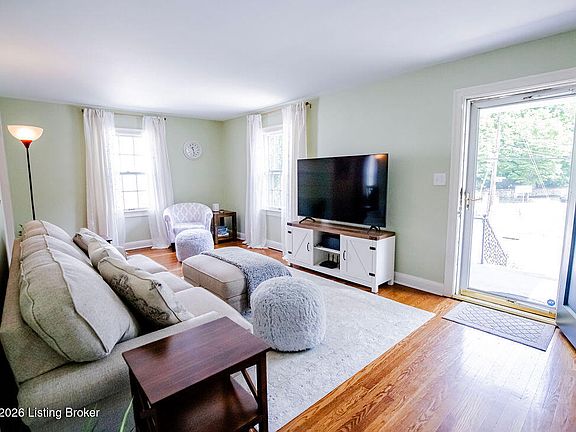 4th image of 1122 Willow Ave