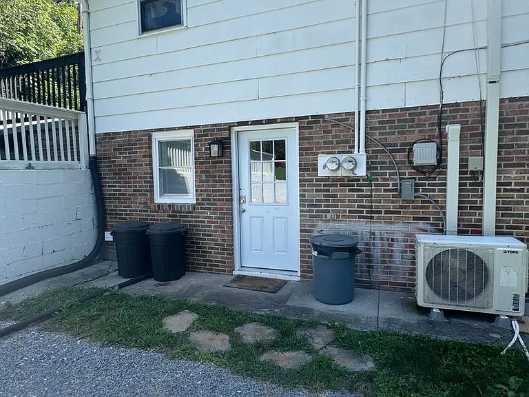 280 Chambers Dr — Photo 1