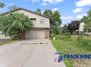 7390 Stewart Dr, Eden Prairie, MN 55346