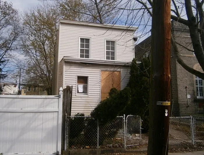 476 Centre St photo 1
