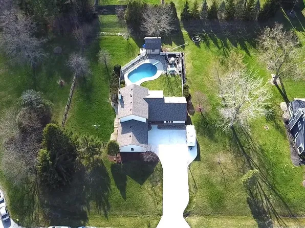 5220 Spartan Dr, Fort Wayne, IN 46804
