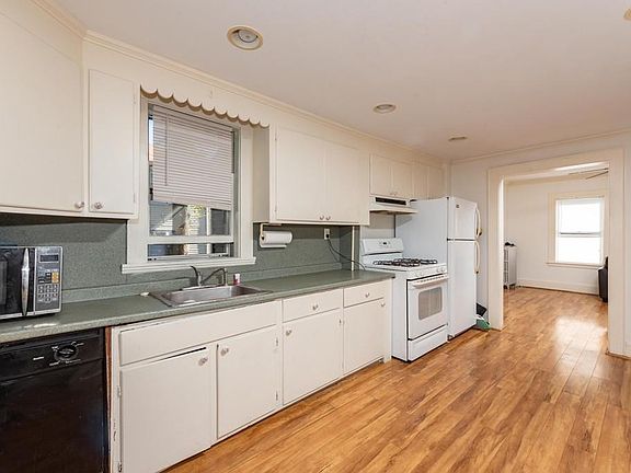 3rd image of 29 Town Hill St