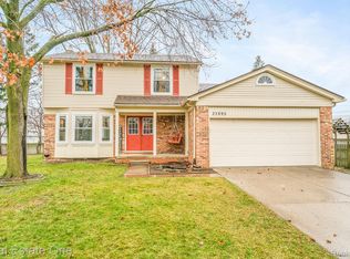 33895 Gable Dr, Livonia, MI 48152