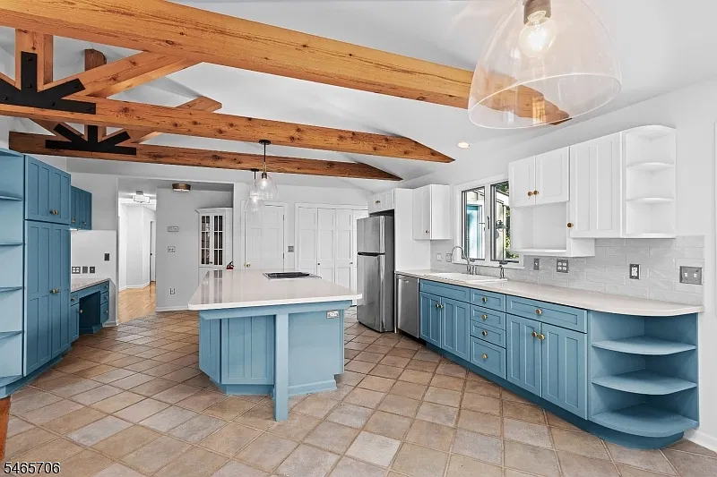3 bed, 2.0 bath, $4,000 — Photo 4