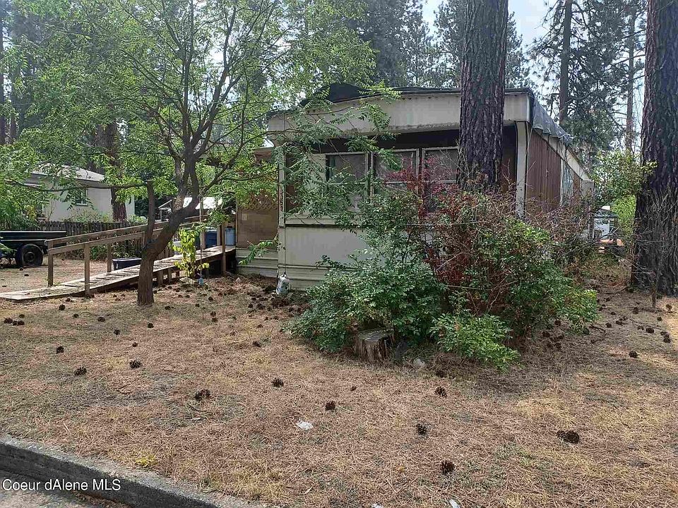 1st image of 3050 E Selkirk Ave