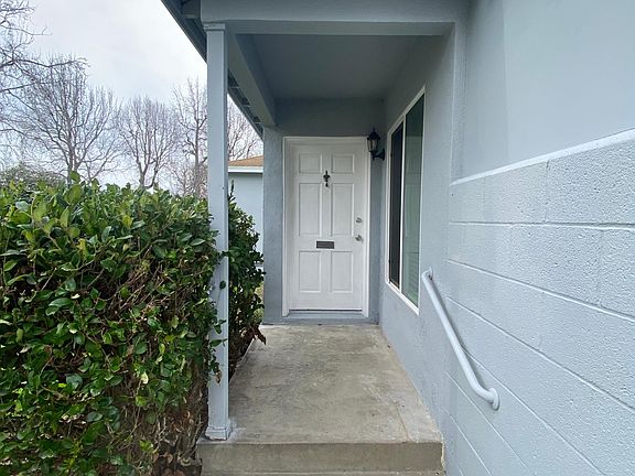 3rd image of 12417 Stanwood Pl
