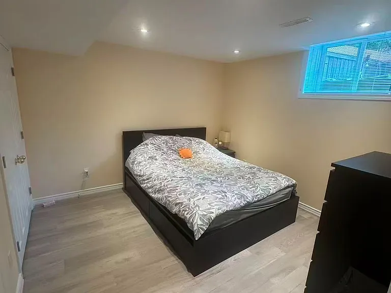 278 Ivy Jay Cres #BASEMENT — Photo 11