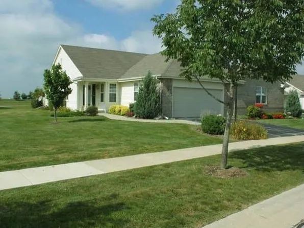 846 N Sandy Ln, Elkhorn, WI 53121