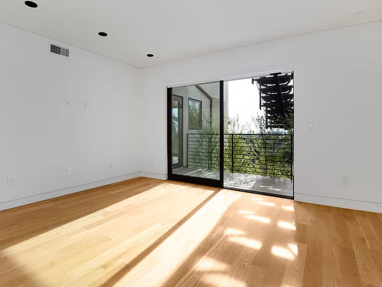 902 Berkeley St — Photo 26