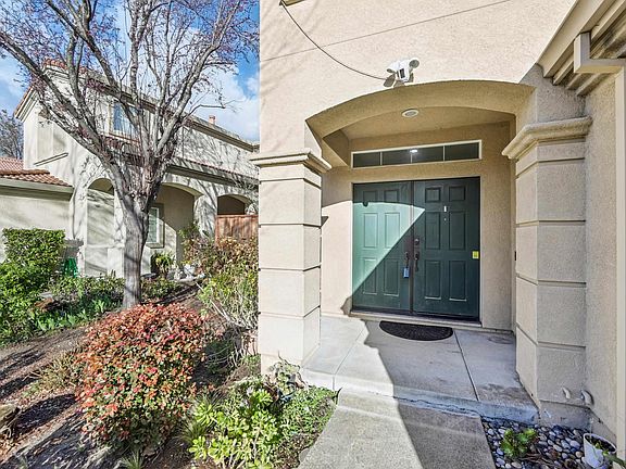 3rd image of 428 Fuchsia Ln