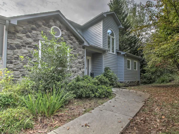 107 Wagon Wheel Trl, Moneta, VA 24121