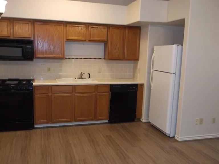 820 Tangle Oaks Dr — Photo 5