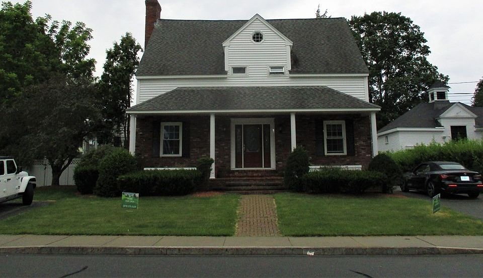 1st image of 15 Kingsbury Ave