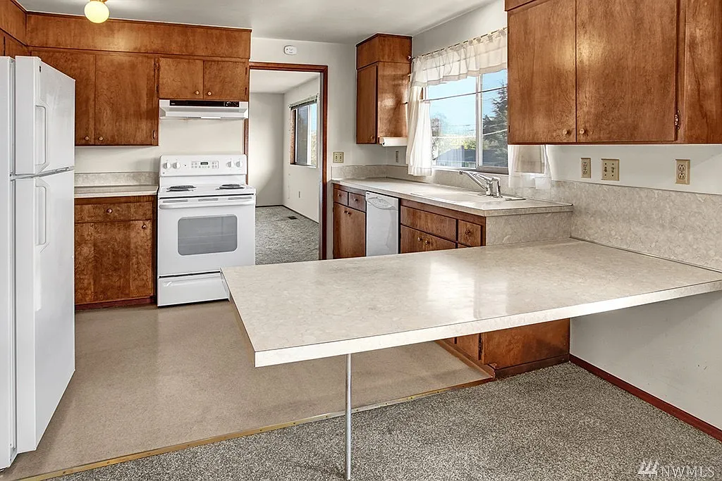 3 bed, 1700 sqft, $2,700 — Photo 2