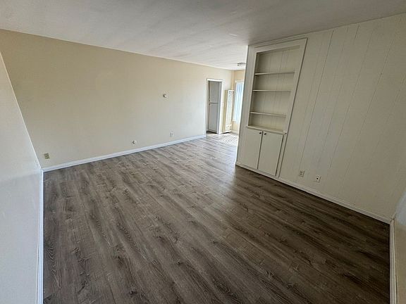 2nd image of 5027 Del Monte Ave #6