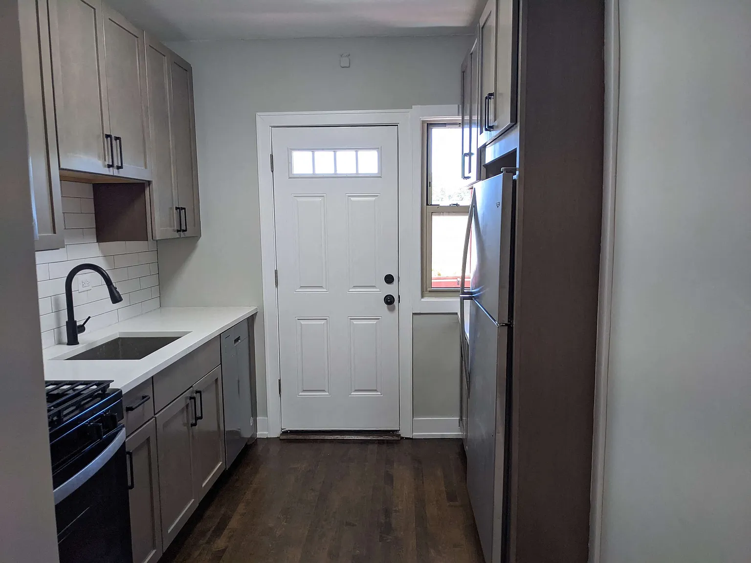 2533-37 Hartrey Ave — Photo 2