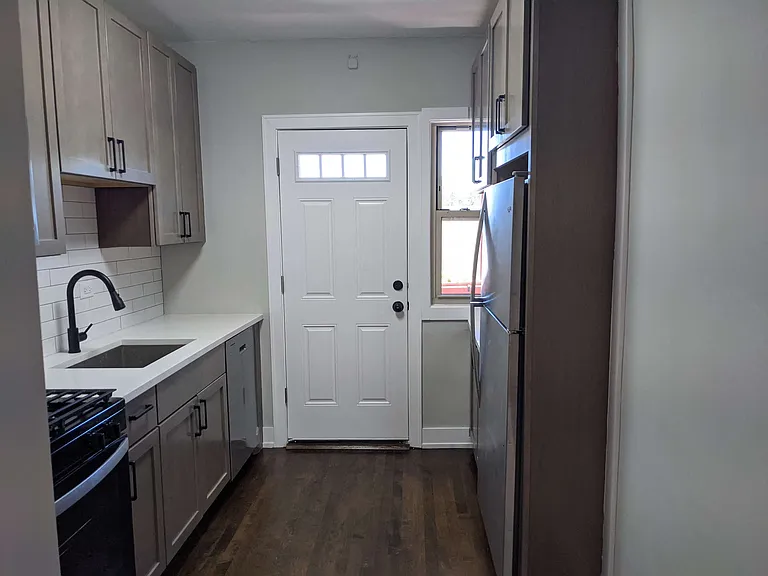 2533-37 Hartrey Ave — Photo 2