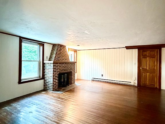 4th image of 133 Maple St APT C