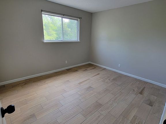5th image of 3528 Heatherton Dr APT 3
