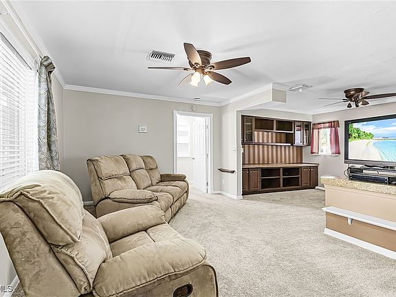 5th image of 4920 Viceroy St