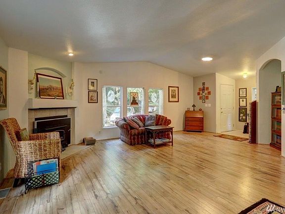 4th image of 928 Haven Pl