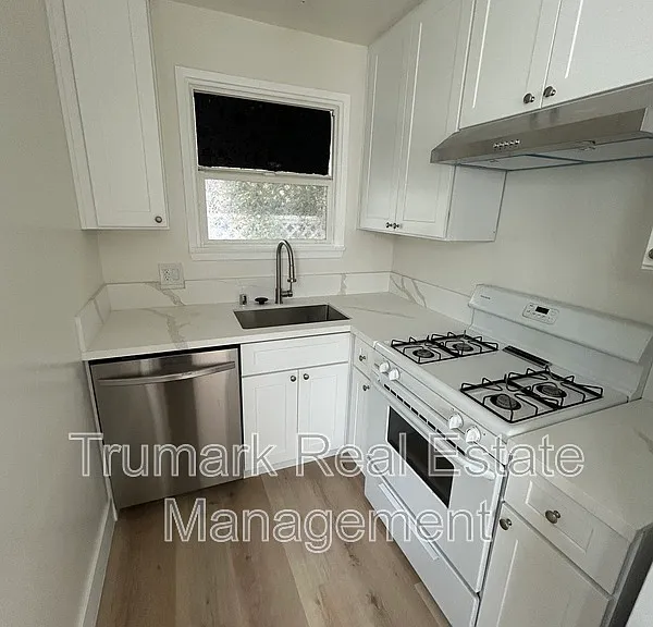 49 S Grand Oaks Ave #3 — Photo 1