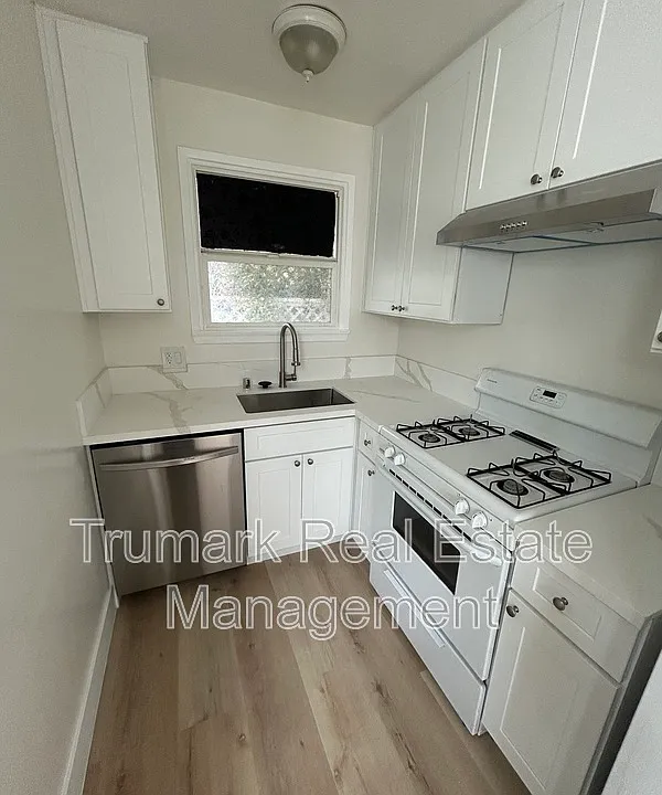 49 S Grand Oaks Ave #3